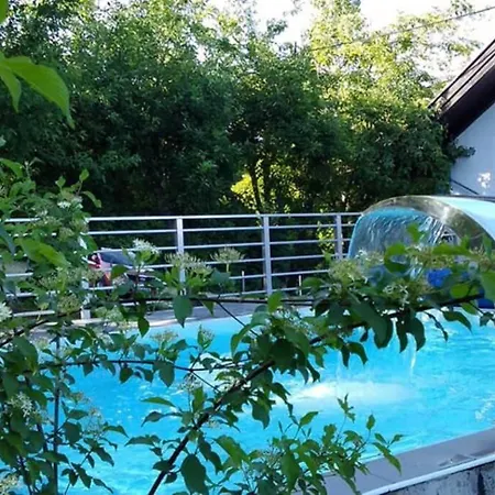 Pool & Sauna House Vakantiehuis *