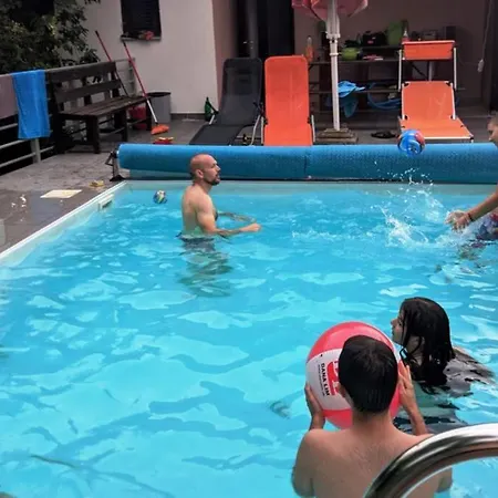Pool & Sauna House Vakantiehuis